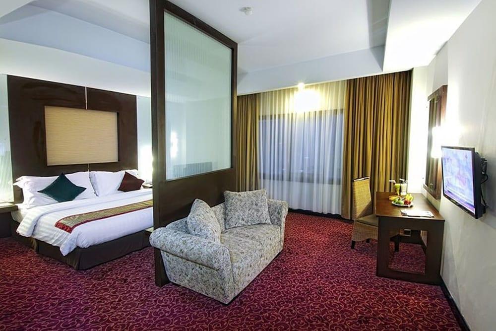 Pangeran Beach Hotel Padang  Exterior foto