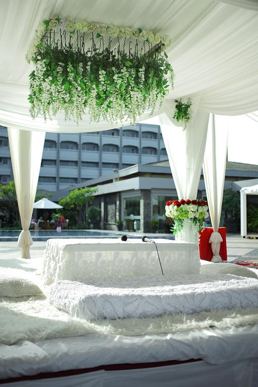 Pangeran Beach Hotel Padang  Exterior foto