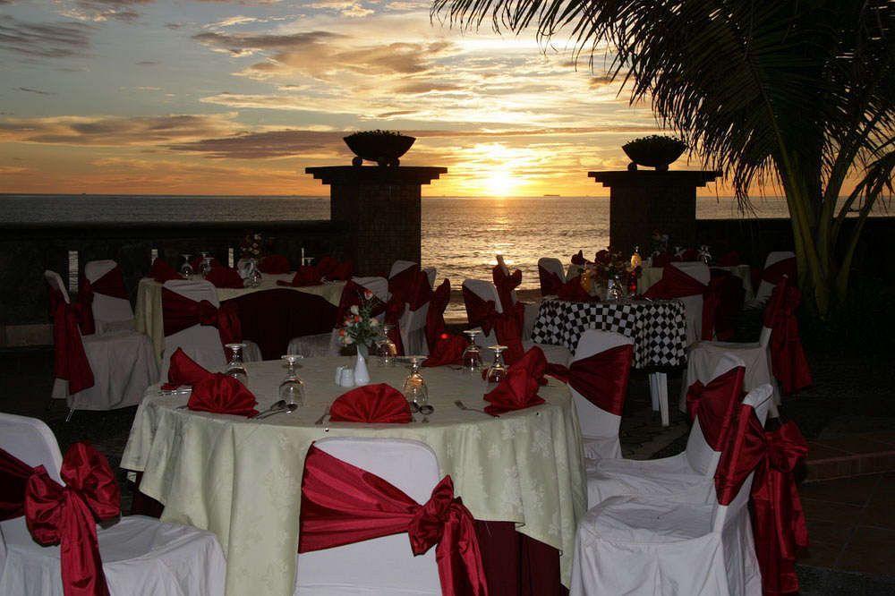 Pangeran Beach Hotel Padang  Exterior foto