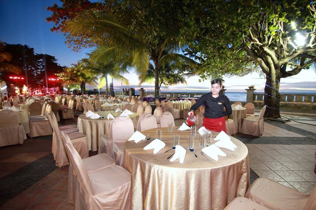 Pangeran Beach Hotel Padang  Exterior foto